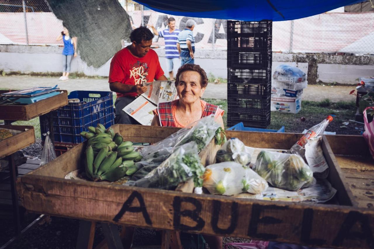 Spanish By The River - Turrialba Buitenkant foto