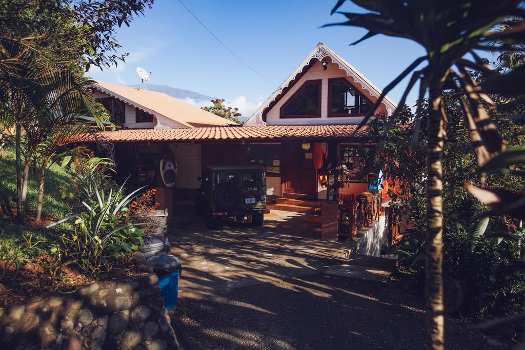Spanish By The River - Turrialba Buitenkant foto