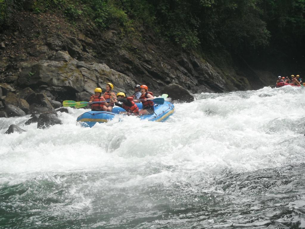 Spanish By The River - Turrialba Buitenkant foto