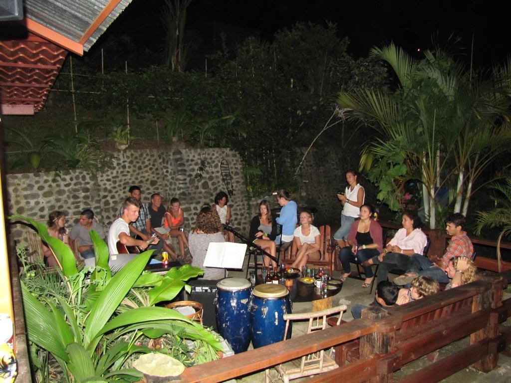 Spanish By The River - Turrialba Buitenkant foto